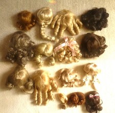 PERRUQUES DE POUPEES - LOT de
