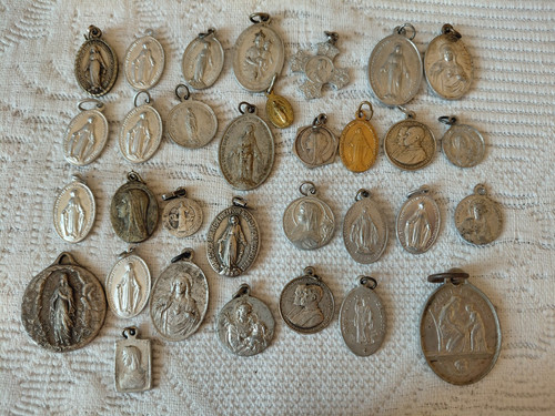 Lot de 32 anciennes - ✝️,