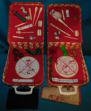 ANCIEN JOUET . 2 VALISES DE