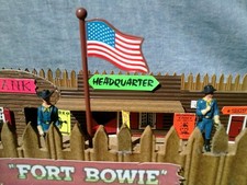 Fort vintage pliable Ludorev années 70 bois, carton, isorel 6 figurines starlux