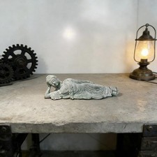 Statue de Bouddha couché
