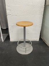 Anciens tabourets industriels