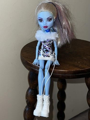Poupées monster high abbey - poupées,