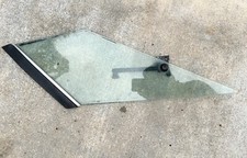 Glastron GS225 Vent Window Starboard Side