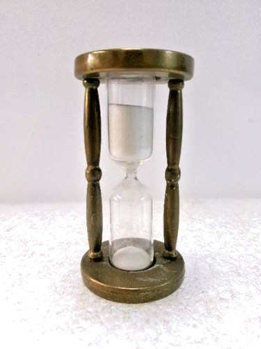 Sablier tripode laiton - en,