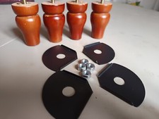 Pieds de Meuble en Bois de Merisier teintés et vernis de 10 cm de haut Lot de 4