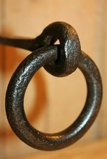 Ancien anneau d'attache en fer
