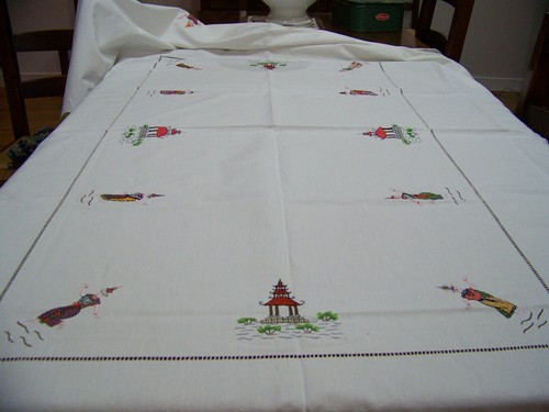 Nappe ancienne brodée - ancienne,
