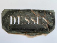 Ancien pochoir vinicole "DESSUS"  en métal - déco - vintage - industriel 