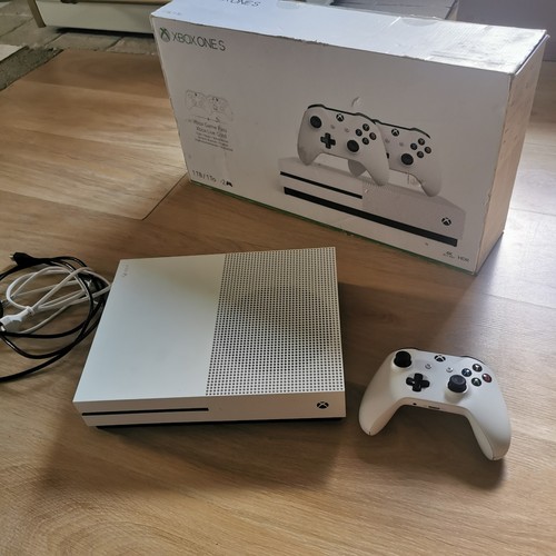 Xbox one avec boîte - hs),