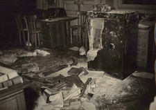 Burglary at 15 Avenue de l&#039;Opéra, Fractured Safe and Hole in P