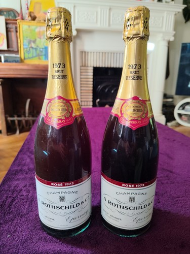 Deux bouteilles champagne - deux,