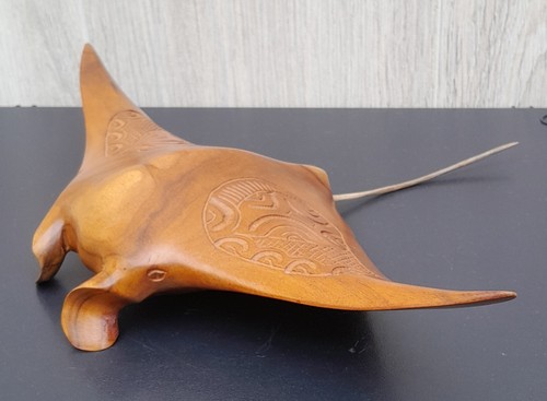 Raie manta sculpture - bois, iles