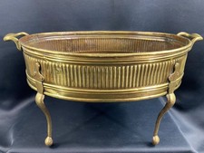 Grande jardinière quadripode