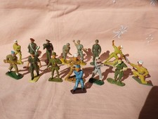 Lot de 15 petits soldats