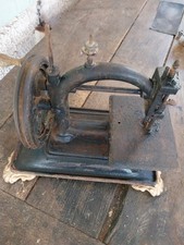 ANCIENNE Petite MACHINE A COUDRE MANUELLE En Fonte
