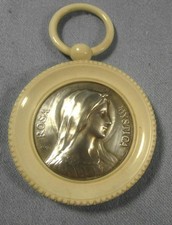 Ancienne médaille de berceau