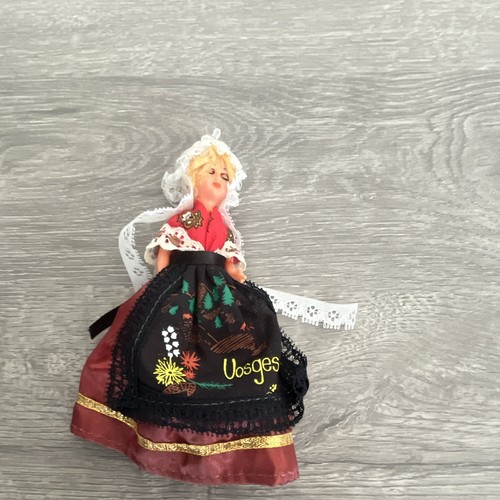 Poupée miniature petite