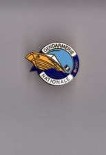 Pin's Police / insigne Unités Fluviales Gendarmerie Nationale bateau jaune