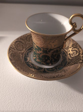 Tasse + soucoupe porcelaine Limoges – décor or ciselé & vert émeraude – style Em