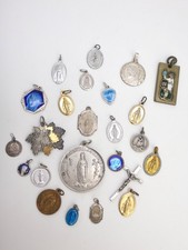 lot de médailles religieuses anciennes fond de tiroir