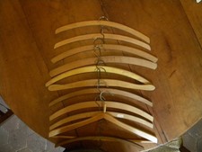 Lot de 11 Cintres en Bois