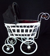 Ancienne jolie landeau poupée