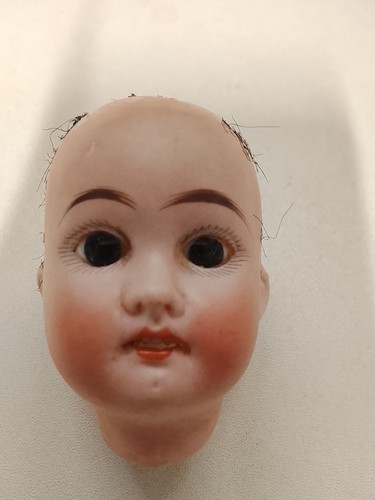 Une ancienne tête - , poupée