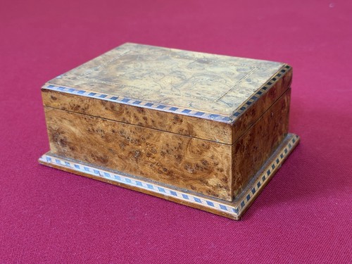Boîte tabac coffre - À,