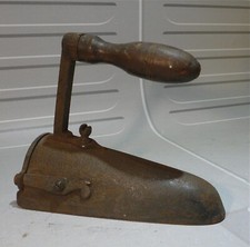 Fer à repasser ancien à foyer, FM…