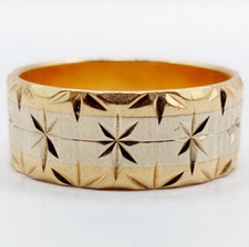 Large bague jonc alliance or rose et gris 18k ciselée de motifs étoilés