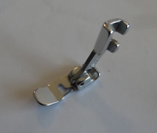Pied presseur surjet Singer (tige oblique)  Machines à coudre Singer 301 401 611