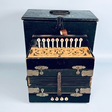 ANTIQUE EMPRESS ACCORDEON / MELODIAN 10 BUTTON ACCORDION SCHUTZ-MARKE WOODEN BOX