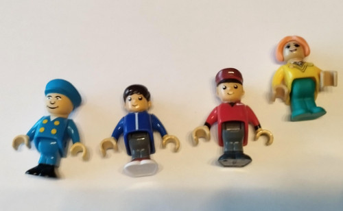 Lot figurines brio - +, une