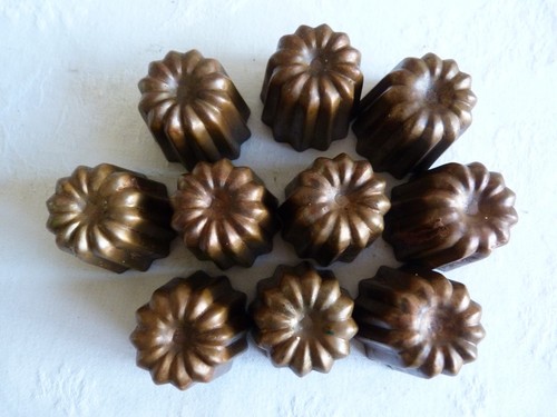 Lot anciens moules à - 10,