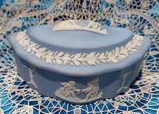 WEDGWOOD BOITE EN BISCUIT