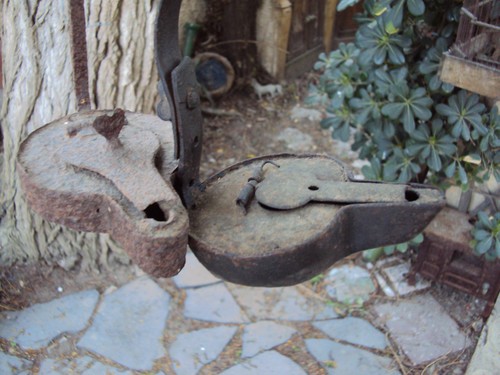 Deux anciennes lampes huile - deux,