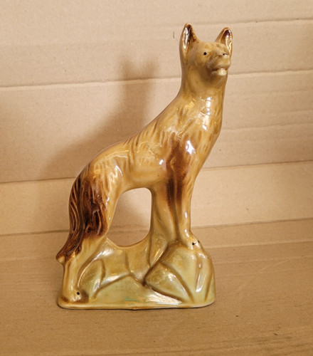 Figurine statue chien loup