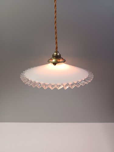 Ancienne suspension opaline - , et