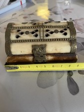 Petit Coffre En Os