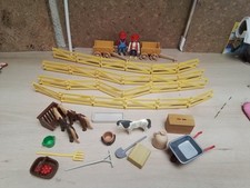 PLAYMOBIL. ELEMENTS DE FERME. CHARRETTES, BARRIERES, PERSONNAGES ACCESSOIRES 