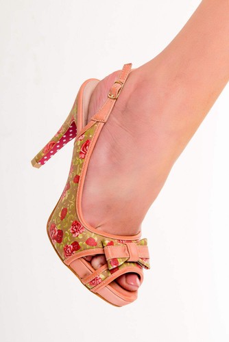 Vêtements interdits - ,