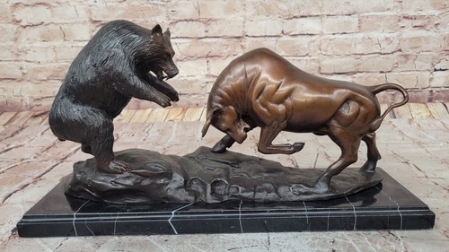 Wall street bronze bull and - wall,