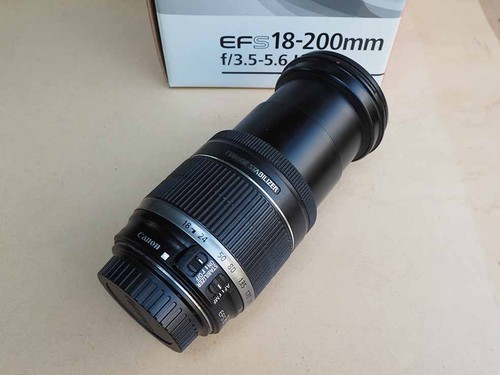 Canon 200mm 3 5 - 18-200mm, f/3,5-5,6
