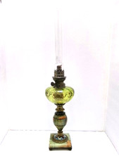 Lampe à pétrole ancienne en