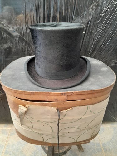 Boite chapeau - , &