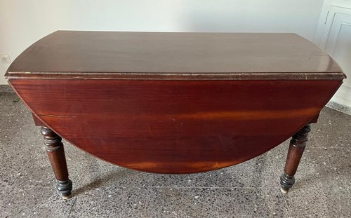 Table pliante ancienne - pliante, ancienne.