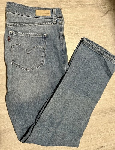 Women size levi s - women’s, 10/30