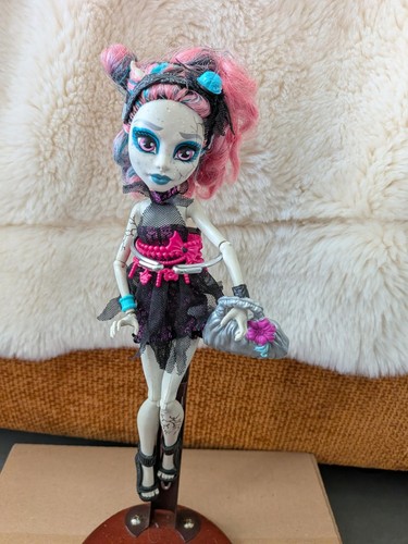 Poupée monster high - poupée,