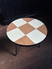 Formica Feet Eiffel Design Pedestrian